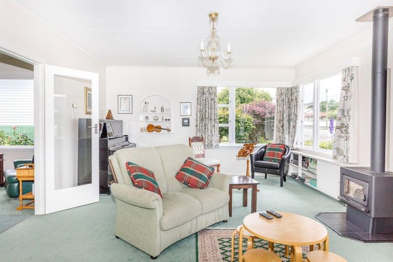 Photo of property in 15 Victoria Avenue, Dannevirke, 4930