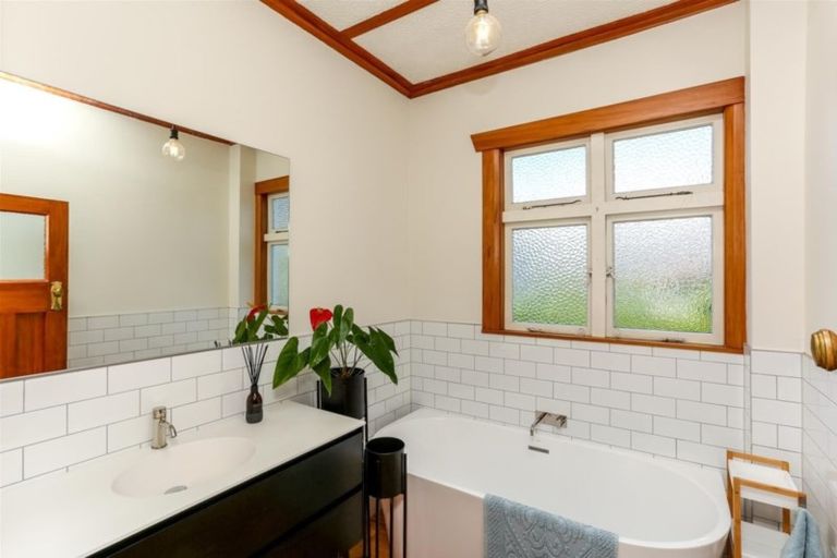 Photo of property in 41 Hamblyn Street, Strandon, New Plymouth, 4312