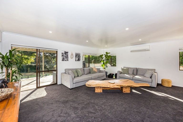 Photo of property in 3 Otanerua Road, Hatfields Beach, Orewa, 0931