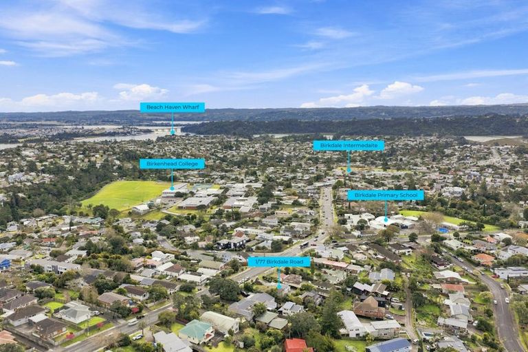 Photo of property in 1/77 Birkdale Road, Birkdale, Auckland, 0626