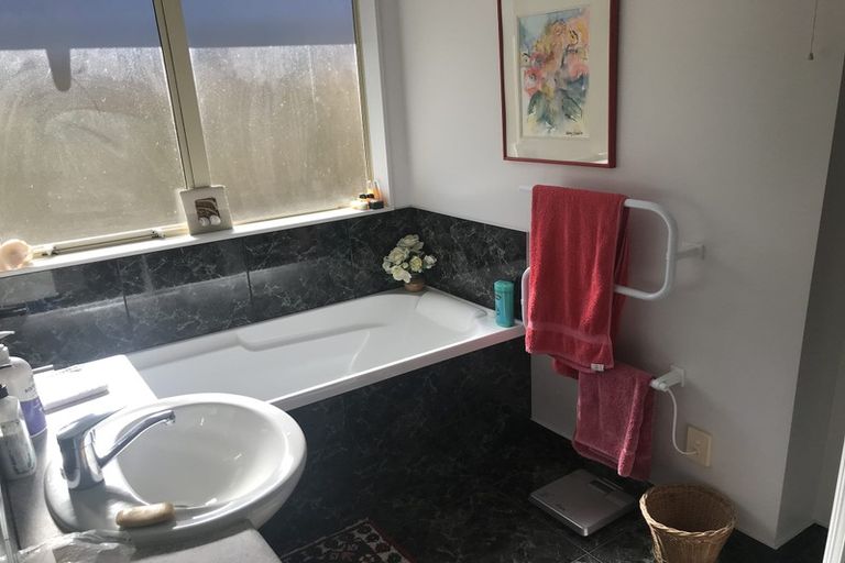 Photo of property in 10 Cayman Court, One Tree Point, 0118