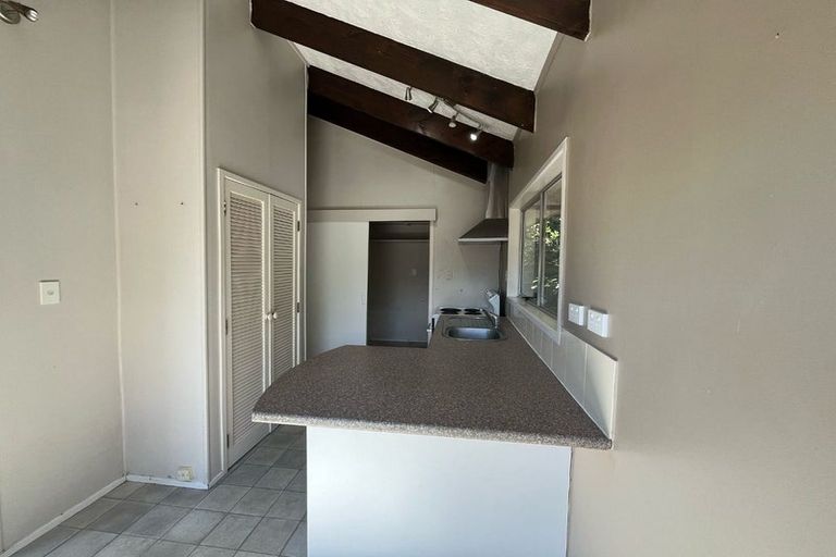 Photo of property in 2/10 Waratah Street, Birkenhead, Auckland, 0626