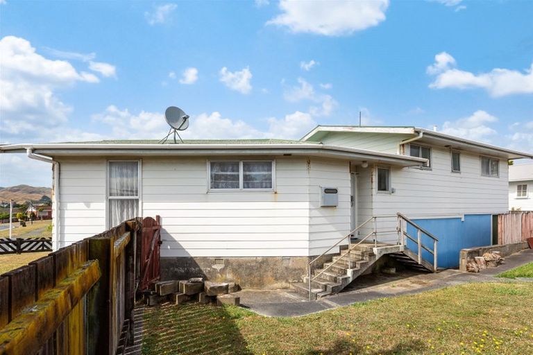 Photo of property in 37 Conclusion Street, Ascot Park, Porirua, 5024