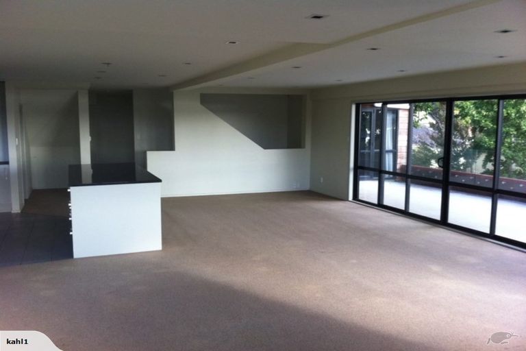 Photo of property in 1a Norwood Road, Bayswater, Auckland, 0622