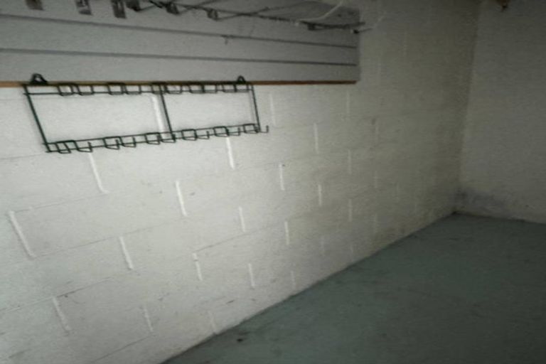 Photo of property in 2/7 Calypso Place, Rothesay Bay, Auckland, 0630