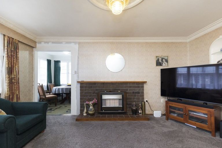 Photo of property in 11 Peters Avenue, Cloverlea, Palmerston North, 4412