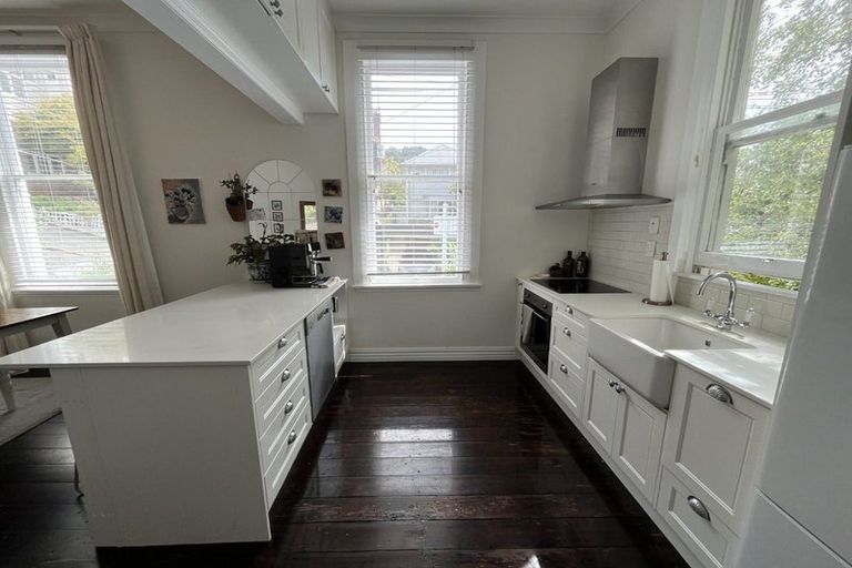 Photo of property in 49 Aurora Terrace, Kelburn, Wellington, 6012