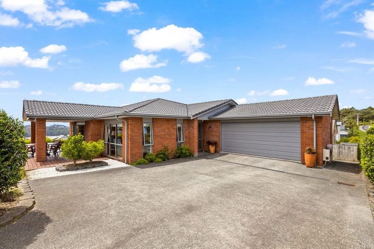 Photo of property in 32 Seaview Crescent, Hatfields Beach, Orewa, 0931