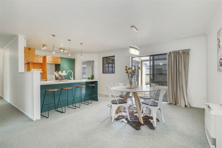 Photo of property in 11 Castlewold Place, Huntington, Hamilton, 3210