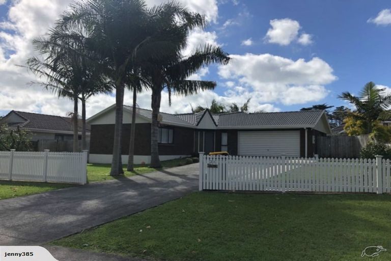 Photo of property in 21 West Fairway, Golflands, Auckland, 2013