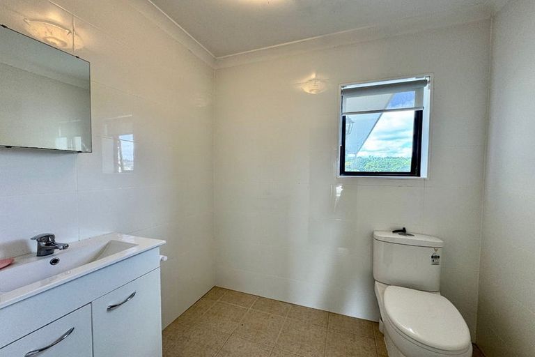 Photo of property in 25 Chieftain Rise, Goodwood Heights, Auckland, 2105
