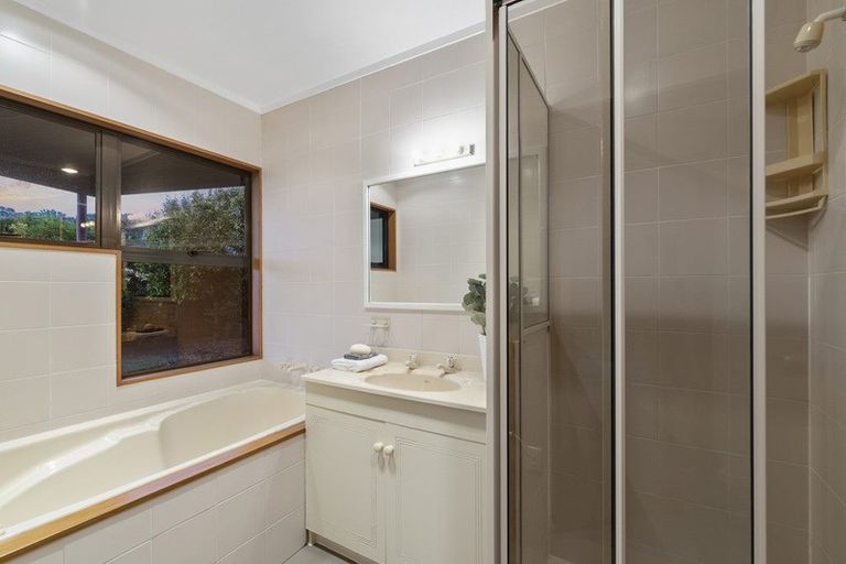 Photo of property in 7b Elgin Place, Red Beach, 0932