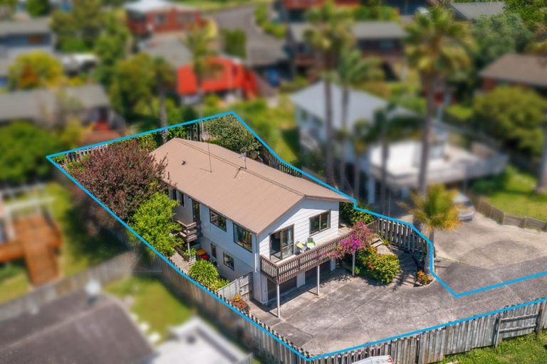 Photo of property in 1/8 Camilla Grove, Totara Vale, Auckland, 0629