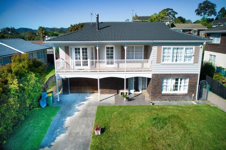 Photo of property in 20 Longbill Place, Glendene, Auckland, 0602