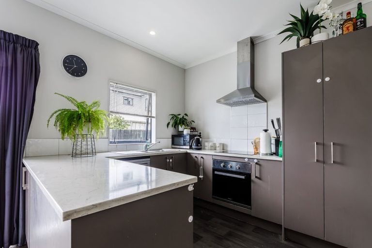 Photo of property in 85 Becker Drive, Weymouth, Auckland, 2103