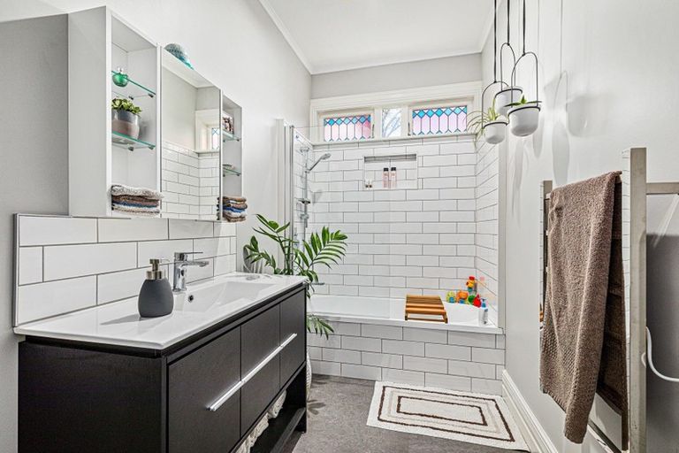 Photo of property in 55 Springs Road, Parakai, 0830