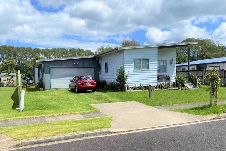 Photo of property in 8 Wells Place, Whitianga, 3510