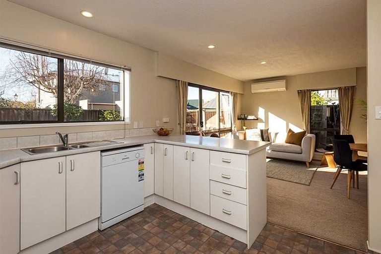 Photo of property in 11 Jamell Place, Avonhead, Christchurch, 8042