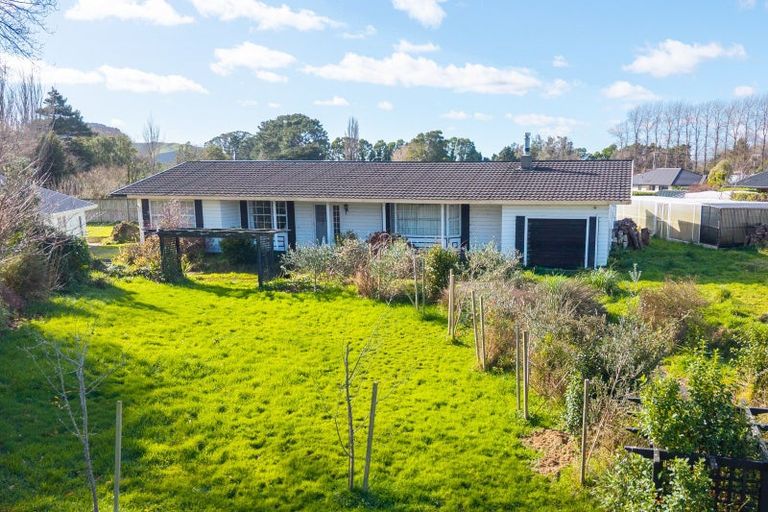Photo of property in 24 Cambridge Street, Pahiatua, 4910