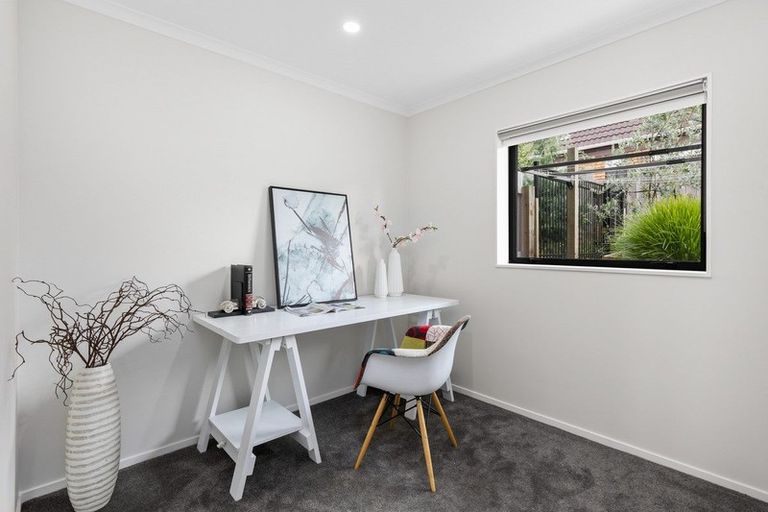 Photo of property in 4225b Great North Road, Glendene, Auckland, 0602