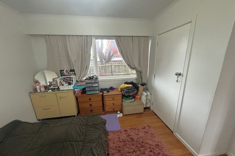Photo of property in 2/16 Kaponga Crescent, New Lynn, Auckland, 0600
