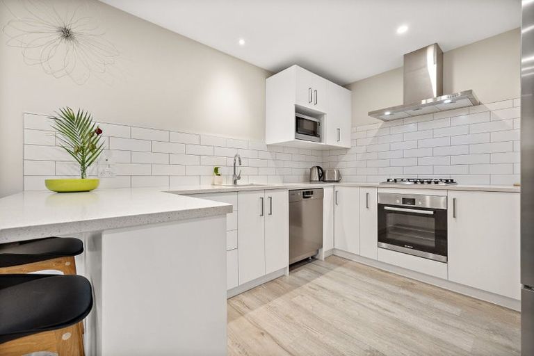 Photo of property in 60 Matua Road, Huapai, Kumeu, 0810