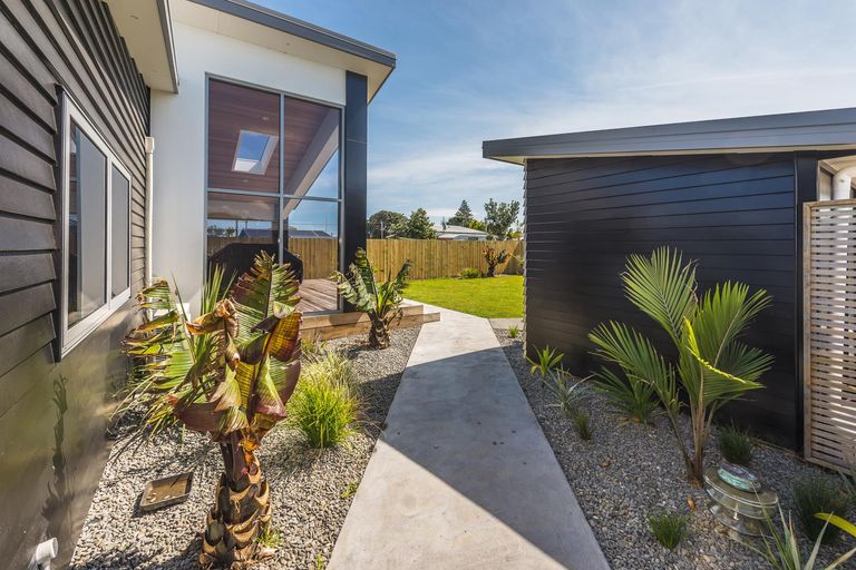 Photo of property in 3 Kamahi Street, Castlecliff, Whanganui, 4501