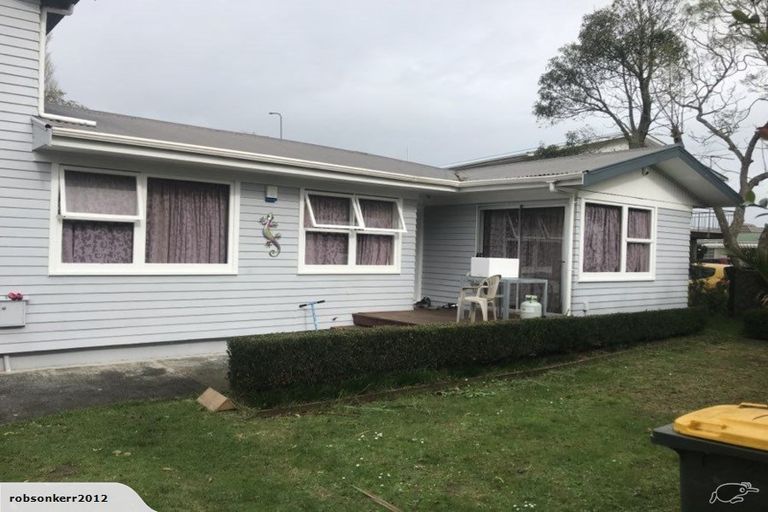Photo of property in 17 Blanes Road, Weymouth, Auckland, 2103