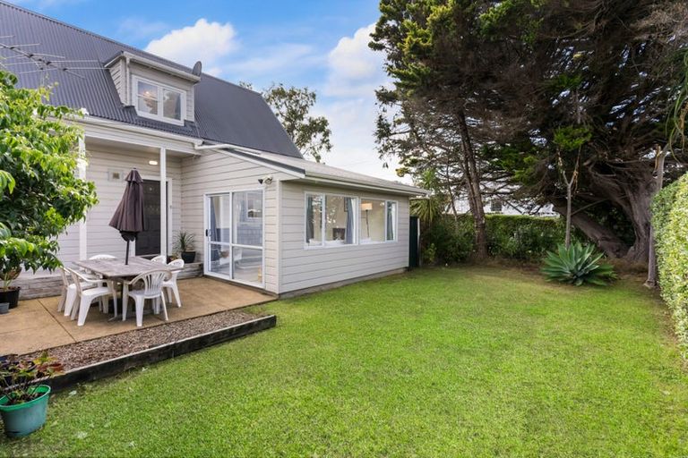 Photo of property in 21 Zealandia Road, Manly, Whangaparaoa, 0930