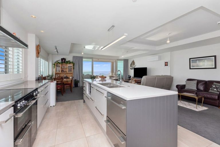 Photo of property in 1/154 Marine Parade, Mount Maunganui, 3116