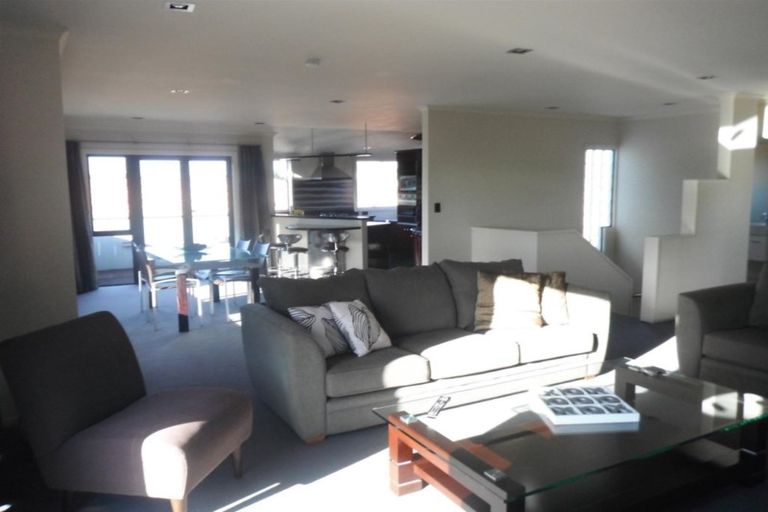 Photo of property in 2 Kawaroa Close, New Plymouth, 4310