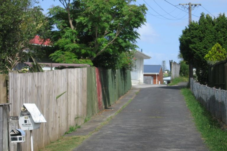 Photo of property in 19a Fairclough Road, Beach Haven, Auckland, 0626