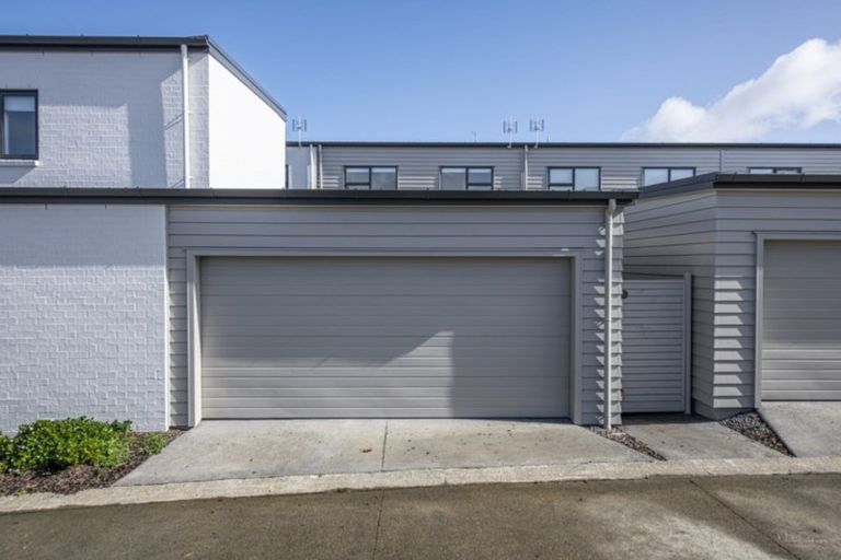 Photo of property in 45 Eugenia Rise, Totara Heights, Auckland, 2105