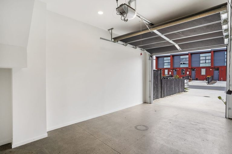 Photo of property in 1 Dignity Street, Papakura, 2110