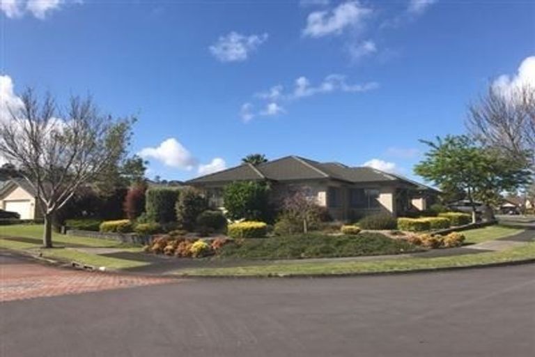 Photo of property in 6 Newbliss Crescent, East Tamaki Heights, Auckland, 2016