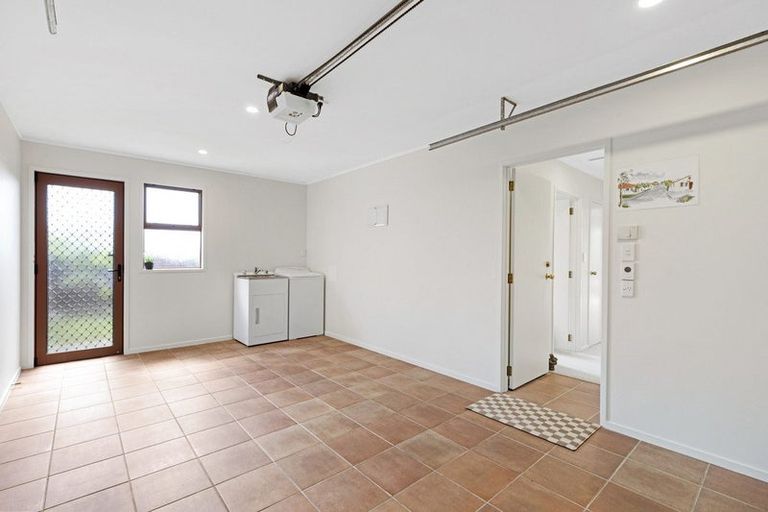 Photo of property in Cotswold Court, 3/8 Cheyne Road, Pyes Pa, Tauranga, 3112