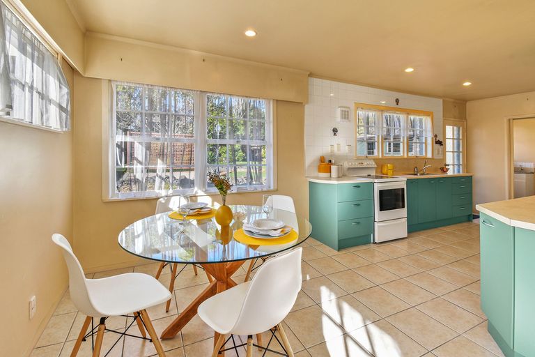 Photo of property in 22 Sunnypark Avenue, Rosehill, Papakura, 2113