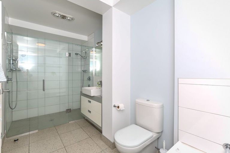 Photo of property in 147a Molesworth Street, New Plymouth, 4312