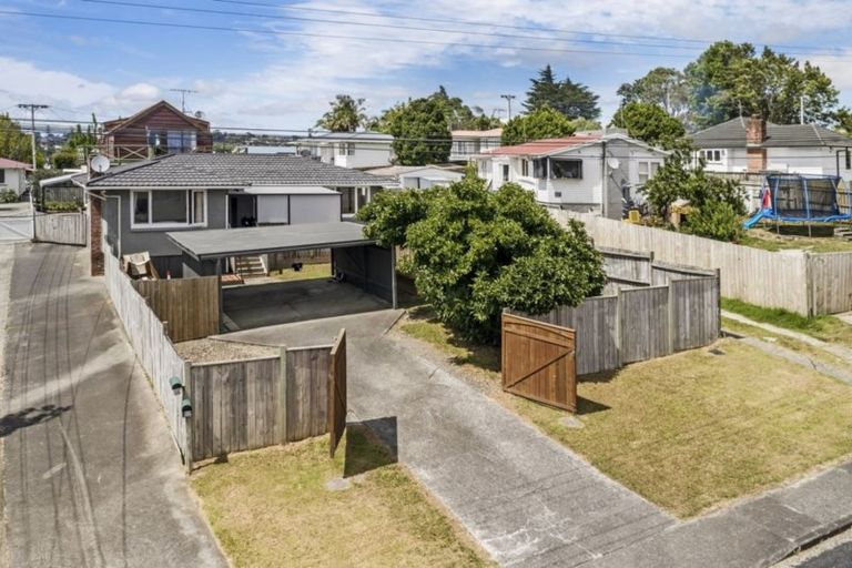 Photo of property in 1/25 Fairclough Road, Beach Haven, Auckland, 0626