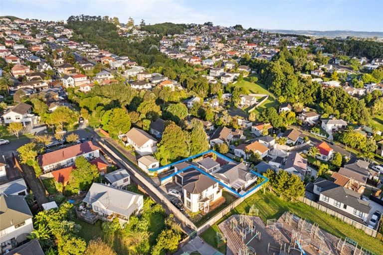 Photo of property in 15a Correa Court, Goodwood Heights, Auckland, 2105