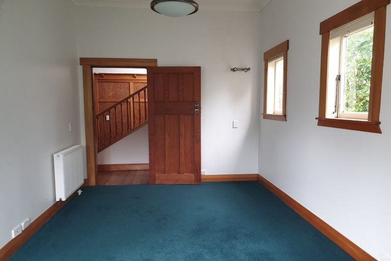 Photo of property in 33 Seaview Terrace, Northland, Wellington, 6012