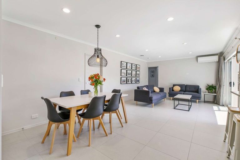 Photo of property in 5 Wick Place, Wattle Downs, Auckland, 2103