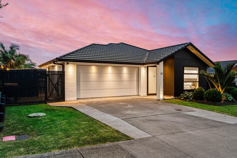 Photo of property in 25 Nobilo Road, Kumeu, 0810