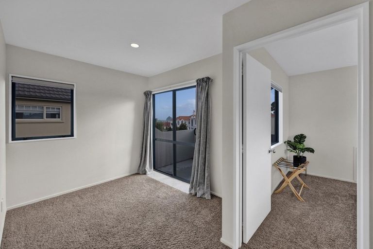 Photo of property in 2 Kawaroa Close, New Plymouth, 4310