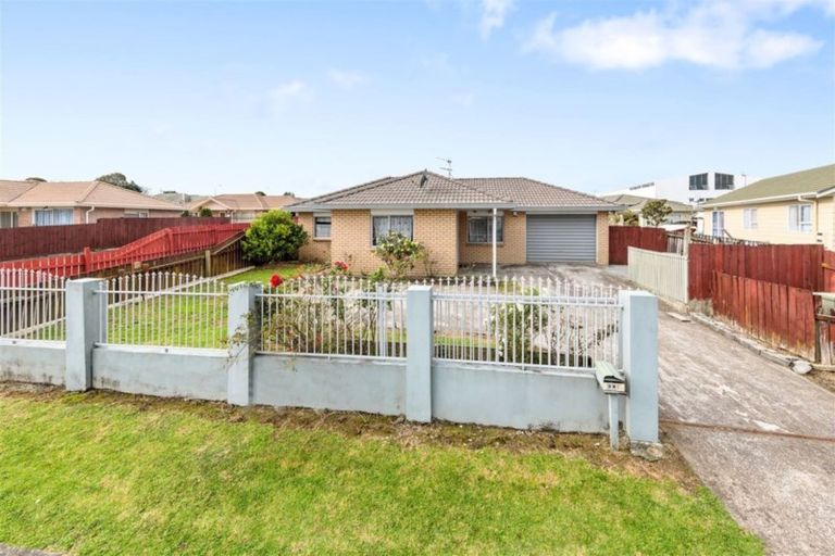 Photo of property in 39 Robert Skelton Place, Clendon Park, Auckland, 2103