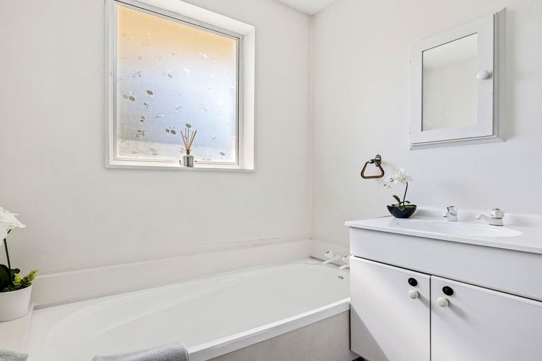 Photo of property in 1/1a Brentwood Street, Parklands, Christchurch, 8083