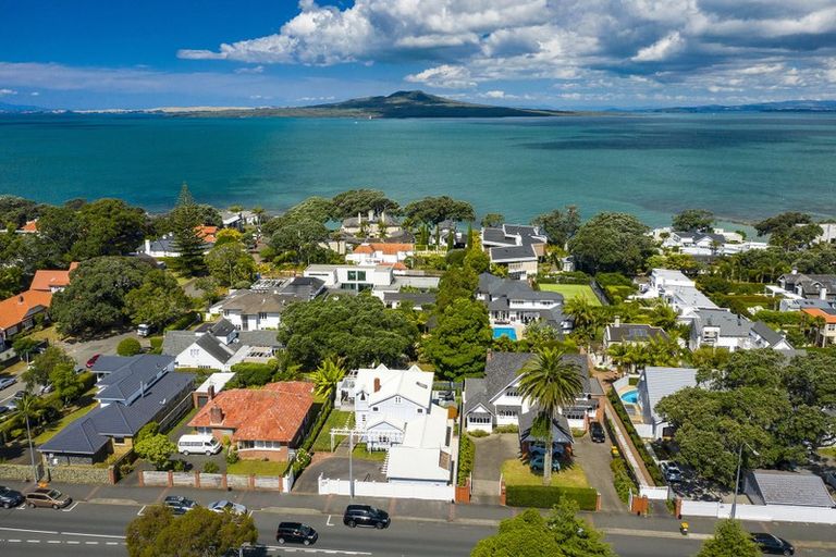 Photo of property in 209 Hurstmere Road, Takapuna, Auckland, 0622