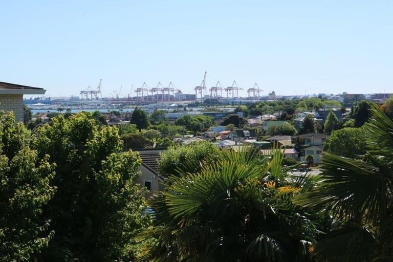 Photo of property in 70 Hinewa Road, Otumoetai, Tauranga, 3110