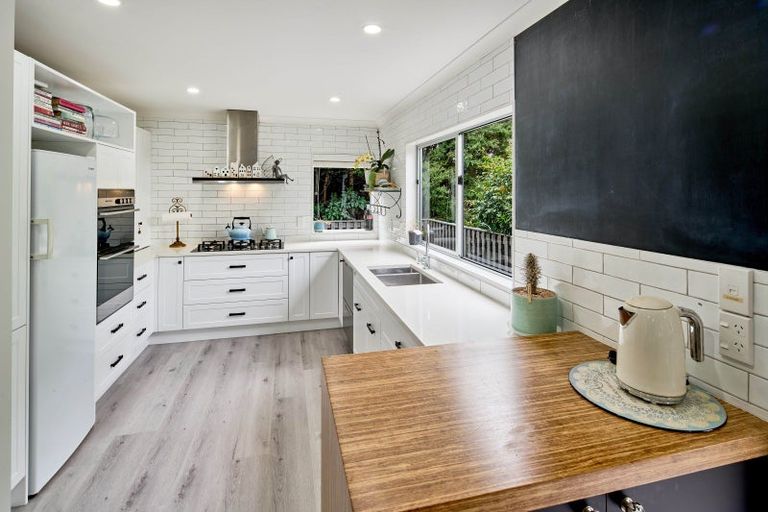 Photo of property in 15 Charlotte Way, Raumati South, Paraparaumu, 5032