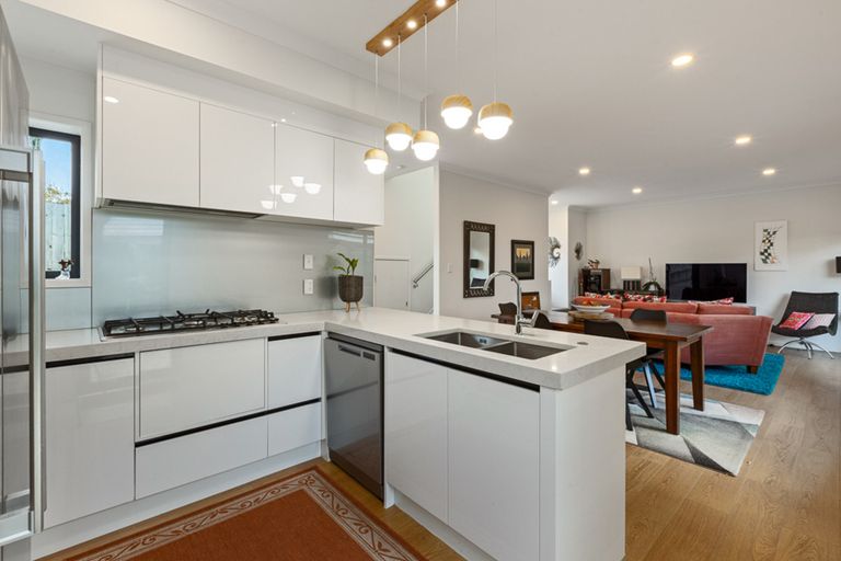 Photo of property in 49c Titirangi Road, New Lynn, Auckland, 0600